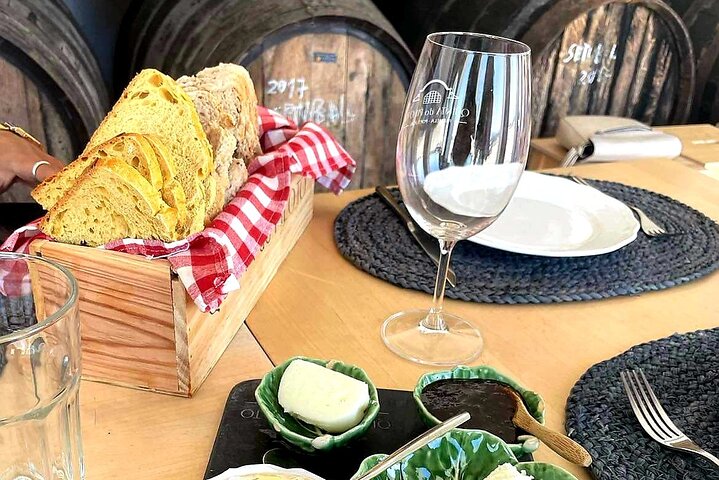 Private Full-Day Wine Tour with Food and Wine Tasting in Southern Lisbon - Image 1