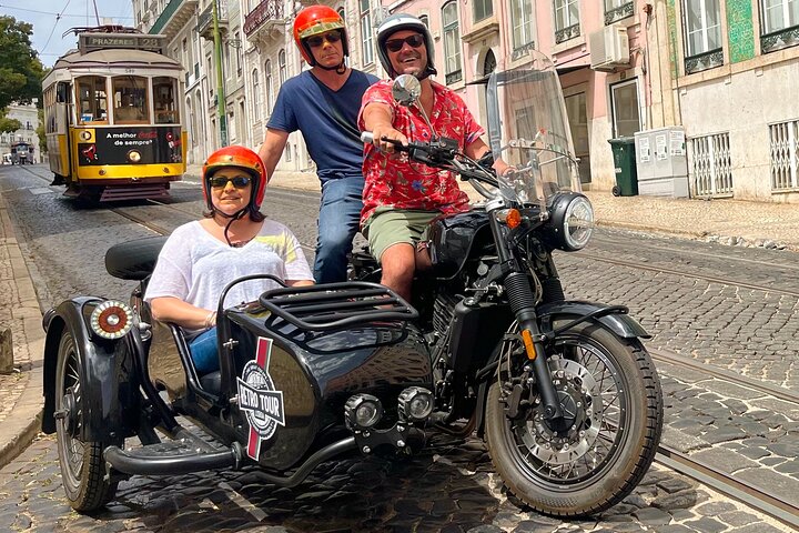 Private & Guided Tour: Best of Lisbon in a Vintage Sidecar - Image 5