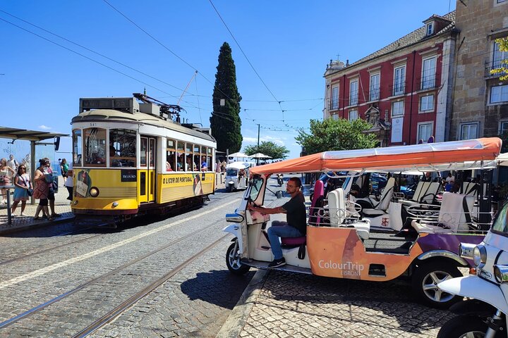 Private Half Day Tuk Tuk Tour of Lisbon City - Image 4