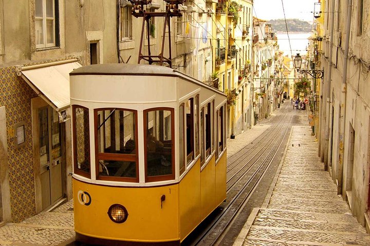 Private Lisbon Sightseeing and Fado Music Show with Dinner - Image 2