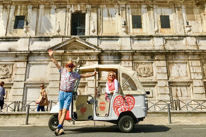 Private Lisbon Tuktuk Tour 1: 30h - Image 4