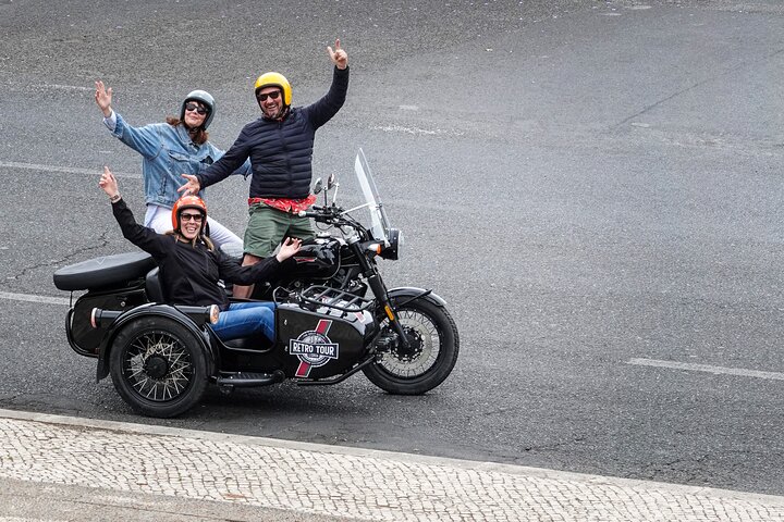 Private Romantic Tour of Lisbon in the Evening - Image 3