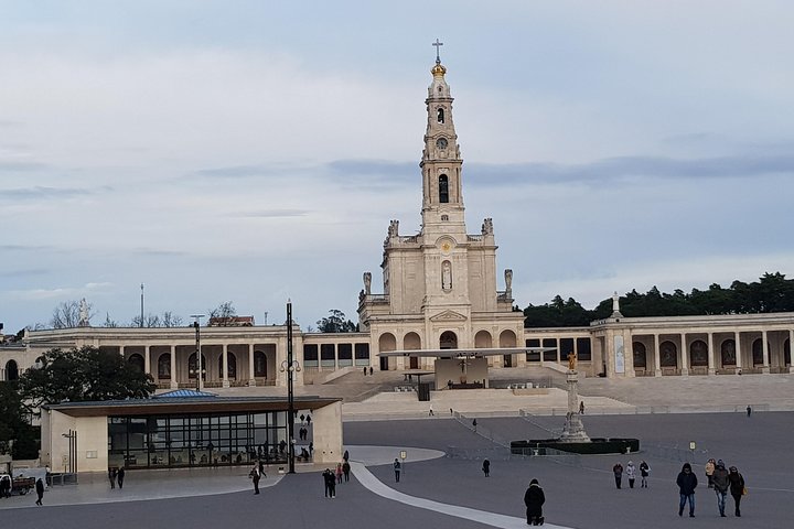 Private Small Groups Tour Fátima Full Day  - Image 1