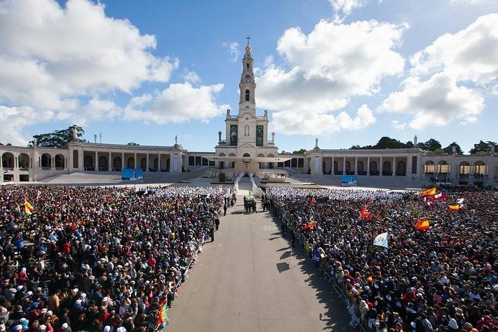 Private tour 3 days Fatima-Aveiro-Porto-Guimaraes-Braga-Santiago de Compostela - Image 1