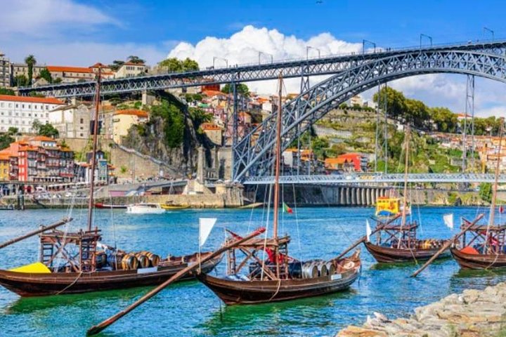 Private tour 3 days Fatima-Aveiro-Porto-Guimaraes-Braga-Santiago de Compostela - Image 5