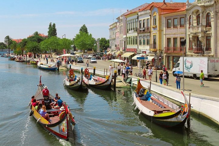 Private tour 3 days Fatima-Aveiro-Porto-Guimaraes-Braga-Santiago de Compostela - Image 4