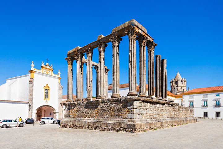 PRIVATE TOUR ÉVORA with CARTUXA WINE TASTING (Tasting of 3 wines selected) - Image 4