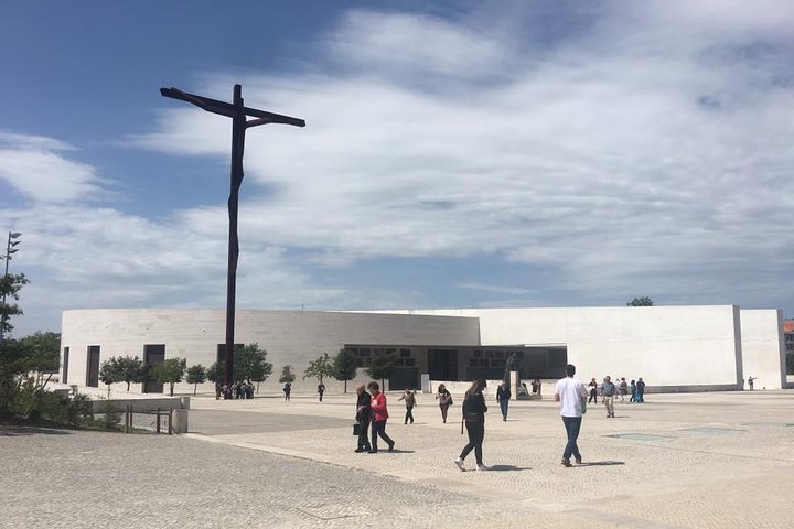Private Tour Fátima Sanctuary | Nazaré | Óbidos - Image 3