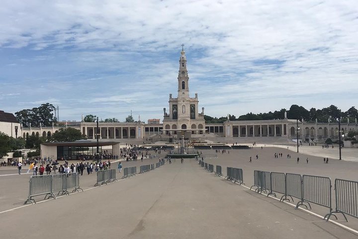 Private Tour Fátima Sanctuary | Nazaré | Óbidos - Image 1