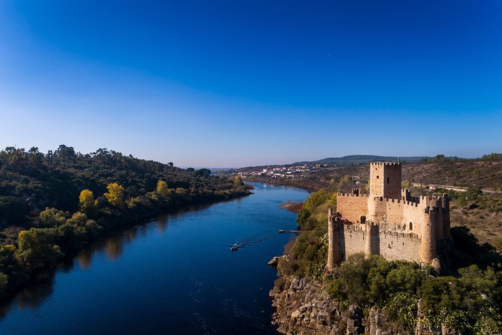 Private Tour KNIGHTS TEMPLAR ROUTE Includes tickets for 2 castles and boat trip - Image 1