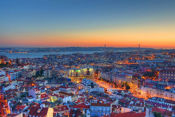 Private tour: Lisbon Fado Dinner Show and Panoramic Night Tour - Image 5
