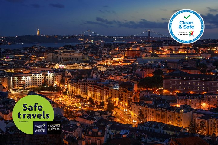 Private tour: Lisbon Fado Dinner Show and Panoramic Night Tour - Image 1