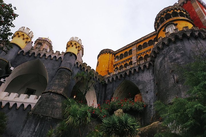 Private tour of Pena palace and Quinta da Regaleira - Image 1