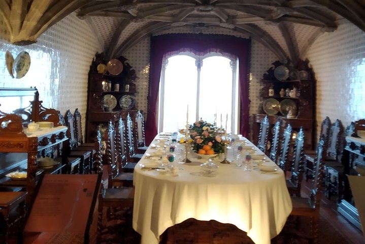 Private tour of Pena palace and Quinta da Regaleira - Image 3