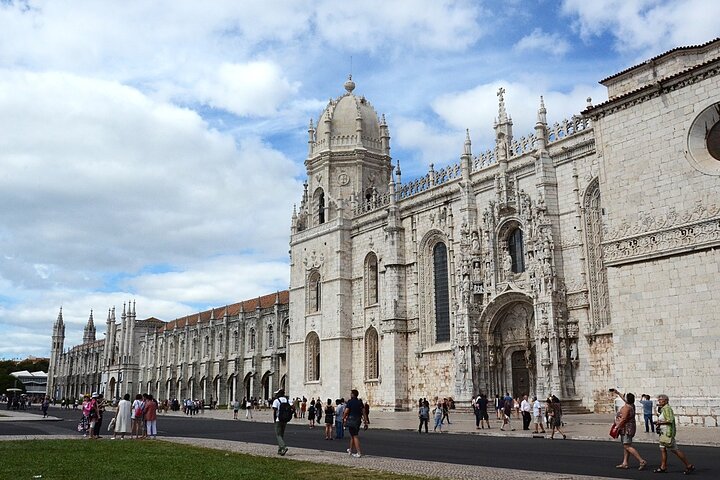 Private Tour on Best of Lisbon with Pickup Included - Image 3