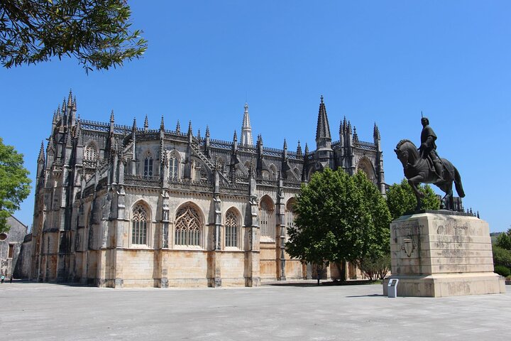 Private Tour to Batalha, Nazaré, Óbidos and Wine tasting - Image 1