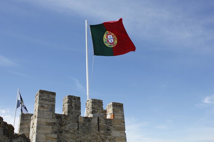 Private Tour to Cosmopolitan Lisbon Past and Present  - Image 4