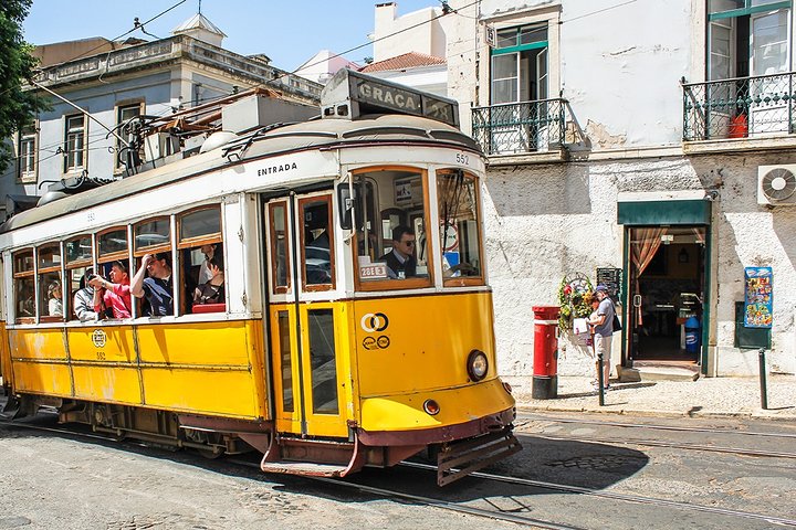 Private Tour to Cosmopolitan Lisbon Past and Present  - Image 1