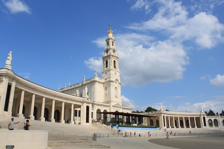 Private Tour to Fátima, Alcobaça or Batalha, Nazaré and Óbidos - Image 2
