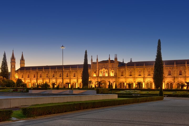 Private tour to Sintra and Lisbon City Full Day - Image 4