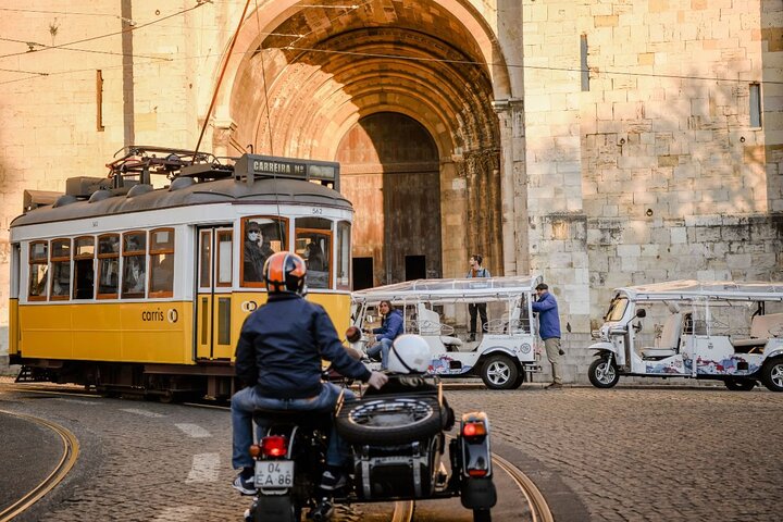 Private Tuk Tuk City Tour of Lisbon 1:30h Tour - Image 2