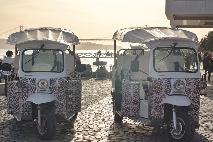 Romantic Lisbon Tuk Tuk / Electric Car Tour - Image 2