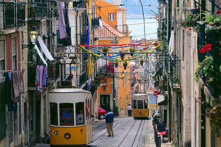 Romantic Lisbon Tuk Tuk / Electric Car Tour - Image 3