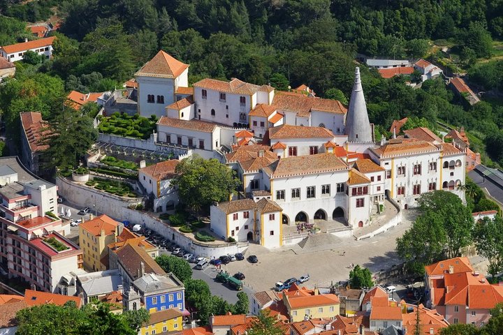 Sintra and Cascais Private Half Day Sightseeing Tour from Lisbon - Image 4