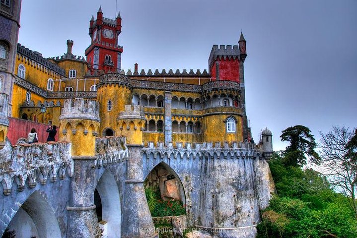 Sintra Private Tour with visit Pena Palace & Quinta da Regaleira - Image 1