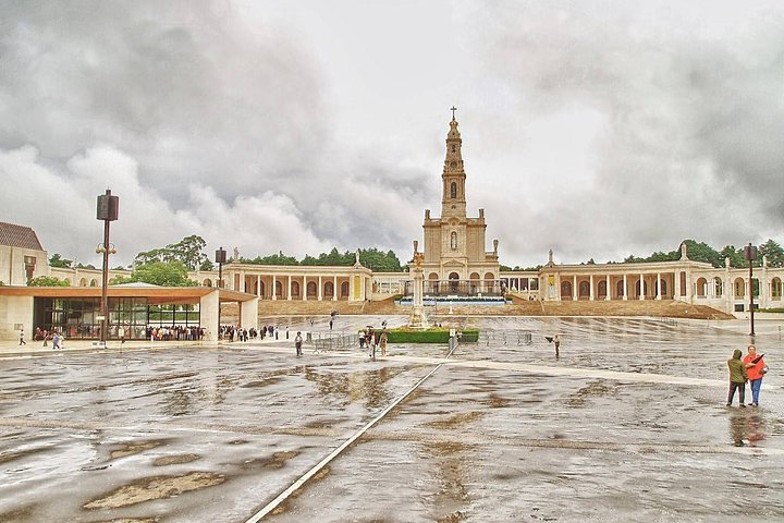 Small group Day Trip to Fatima, Batalha Nazare and Obidos from Lisbon  - Image 1