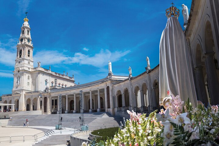 Small Group Tour to Fátima, Batalha, Nazaré and Óbidos from Lisbon - Image 1