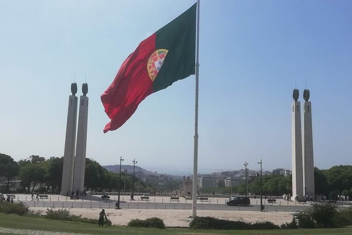  Tour Discover the Amazing Best Views of Lisbon with local Guide - Image 4
