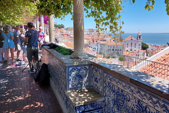 Tour of Lisbon - Image 1