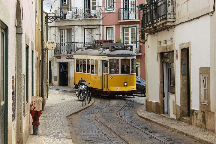 Tour of Lisbon - Image 4