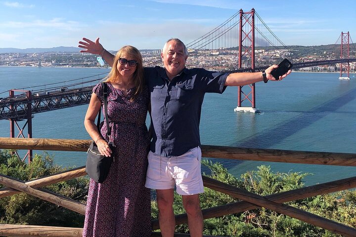Tour of Lisbon in a private tour - Image 1