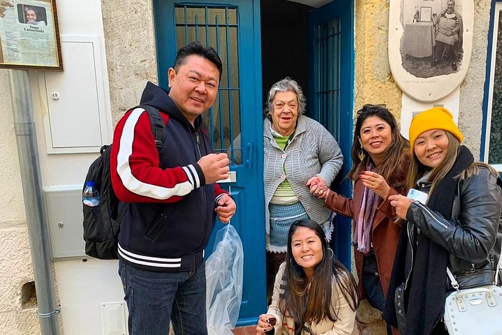 Tuk Tuk Lisbon Guided tour! 100% PRIVATE & PERSONALIZED - Image 3