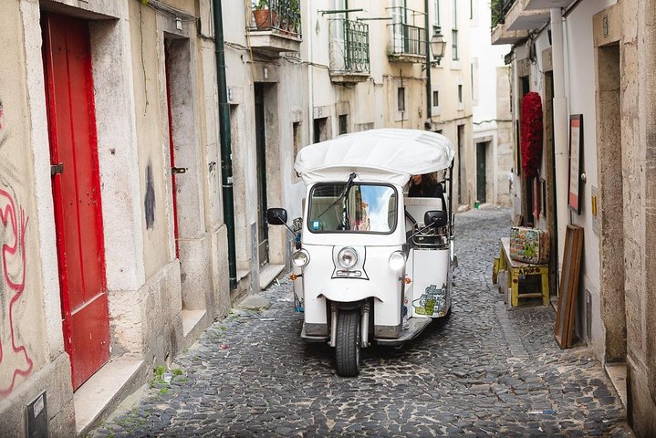 Tuk Tuk Tour in Lisbon - Old Town 2h - Image 3