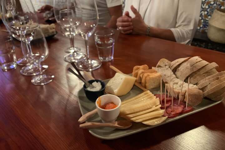 Wine tasting with cheeses and regional sweets from Setúbal Half day - Image 2