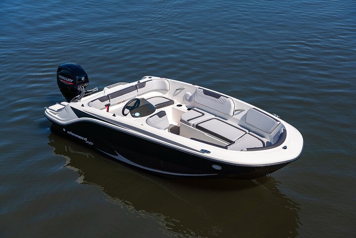4 hour charter Bayliner M15 motorboat - Image 3