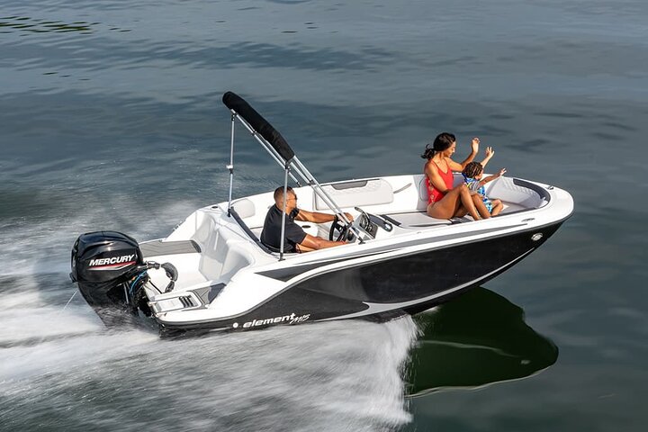 4 hour charter Bayliner M15 motorboat - Image 2