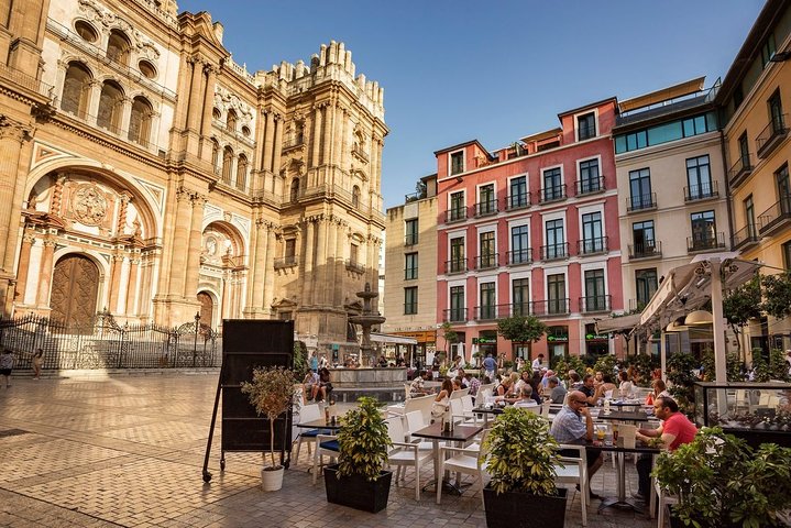 Malaga Old Town private walking and tapas tasting tour - Image 2