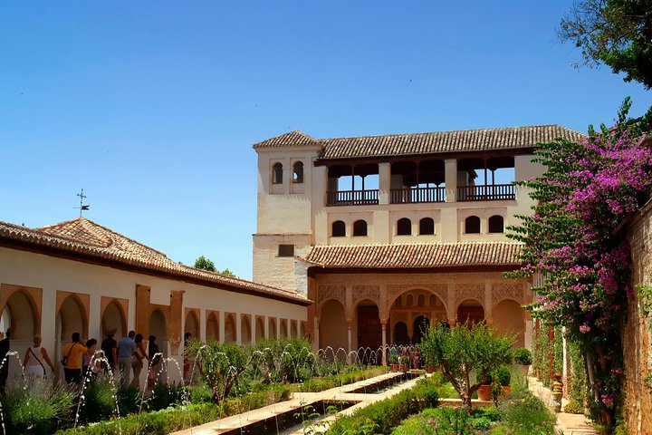 Malaga Shore Excursion: Skip-the-Line Alhambra and Generalife Gardens Tour - Image 3