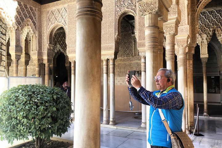 Malaga Shore Excursion: Skip-the-Line Alhambra and Generalife Gardens Tour - Image 1