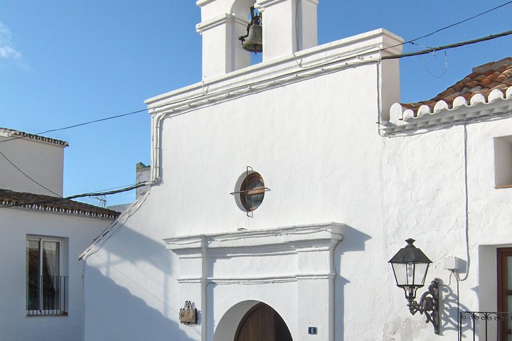 Private 8-hour Tour to Mijas Marbella and Puerto Banús from Malaga - Image 4