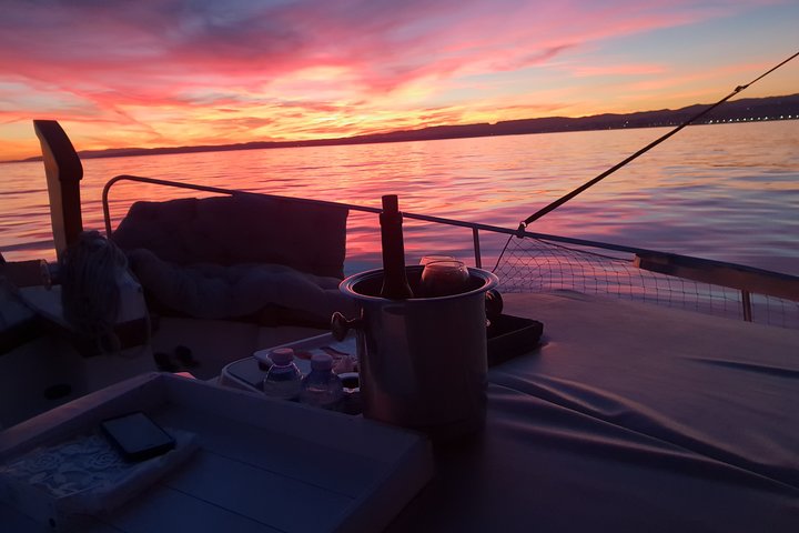 Boat ride at sunset + Glass of Cava + Seafood Tapa - Image 4