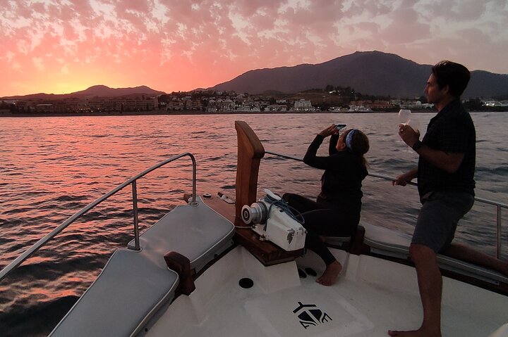 Boat ride at sunset + Glass of Cava + Seafood Tapa - Image 1