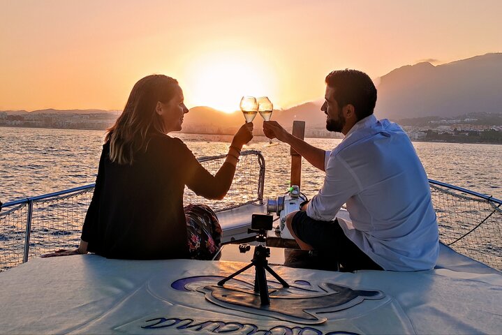 Romatic sea experience (Sunset + overnight + Breakfast) - Image 2