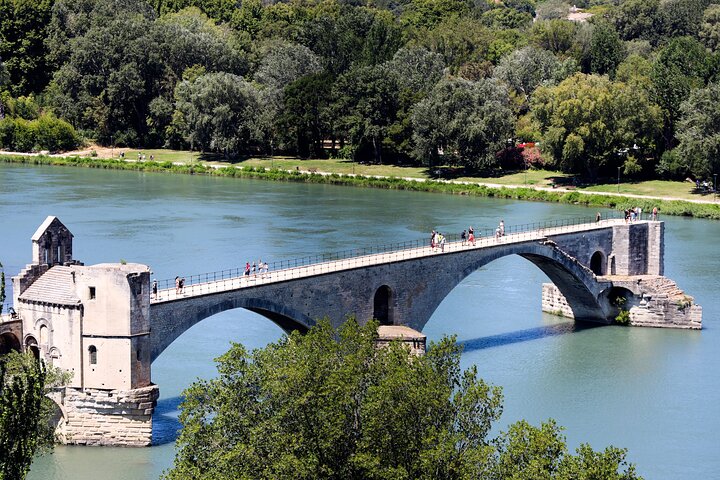 Avignon, Fontaine de Vaucluse & L'Isle sur la Sorgue's brocante & antiques - Image 1