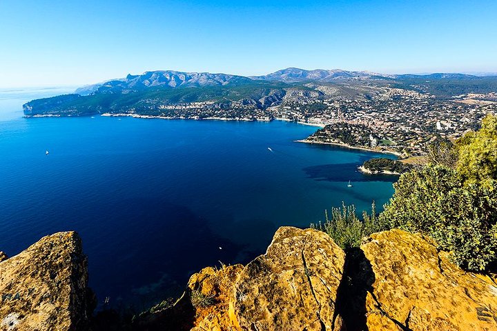 Cassis ancient fishing port, Calanques & spectacular Cap Canaille private tour - Image 2