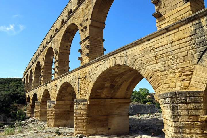 Pont du Gard to Villeneuve Les Avignon & Châteauneuf du Pape wine private tour - Image 2
